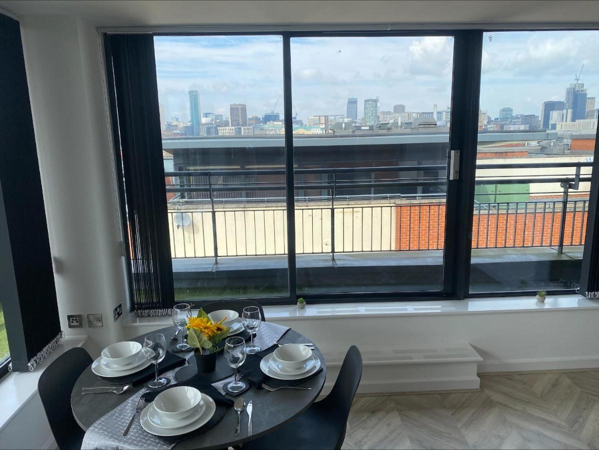 Penthouse - Amazing City Skyline Views - Free Parking - Balcony - Utilita Arena - New St Station - Bullring Shopping Birmingham Bagian luar foto