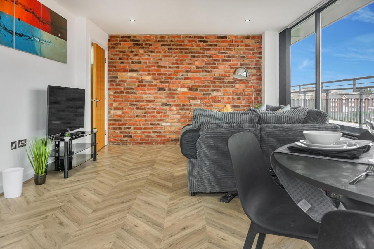 Penthouse - Amazing City Skyline Views - Free Parking - Balcony - Utilita Arena - New St Station - Bullring Shopping Birmingham Bagian luar foto