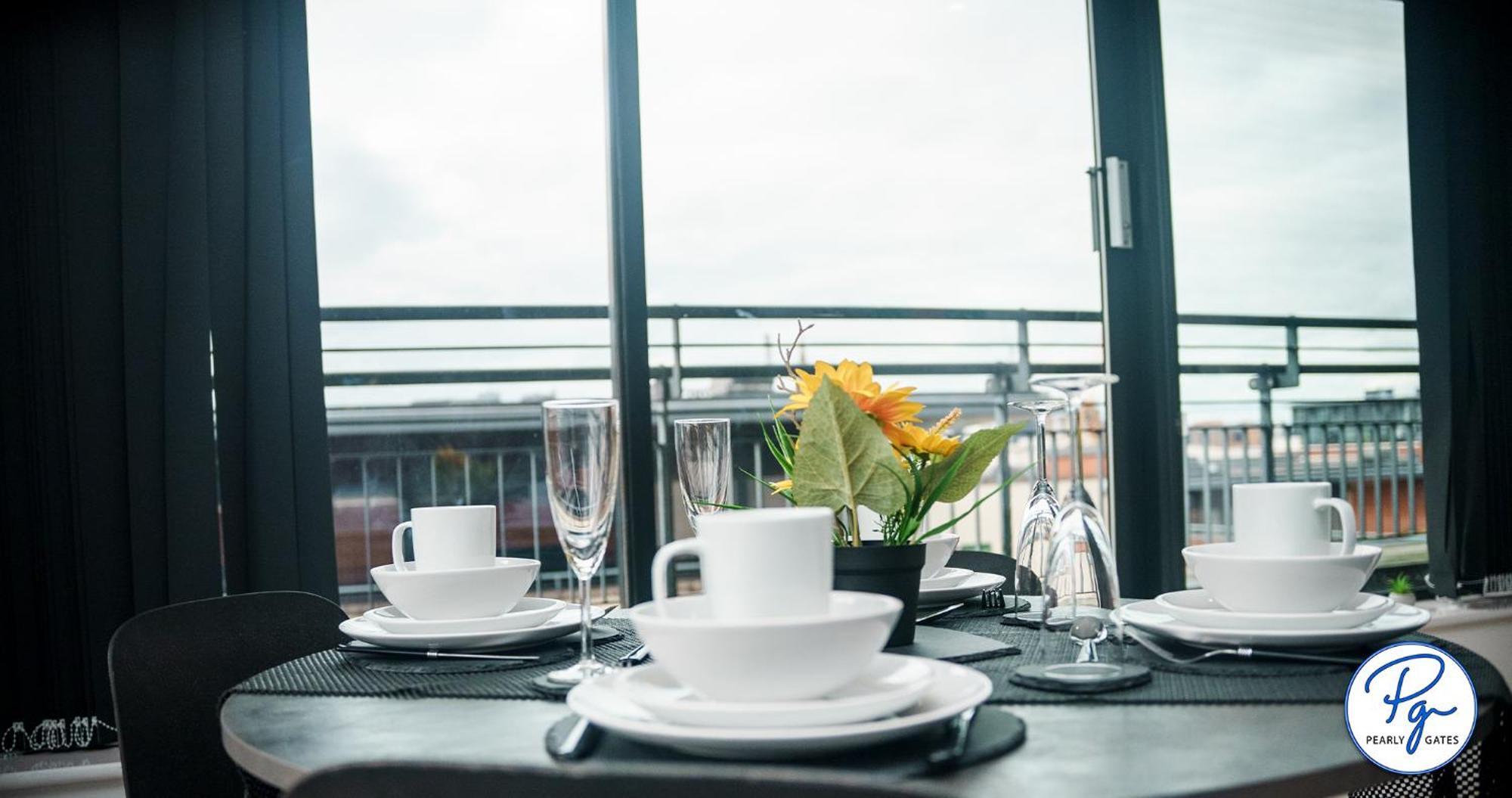 Penthouse - Amazing City Skyline Views - Free Parking - Balcony - Utilita Arena - New St Station - Bullring Shopping Birmingham Bagian luar foto