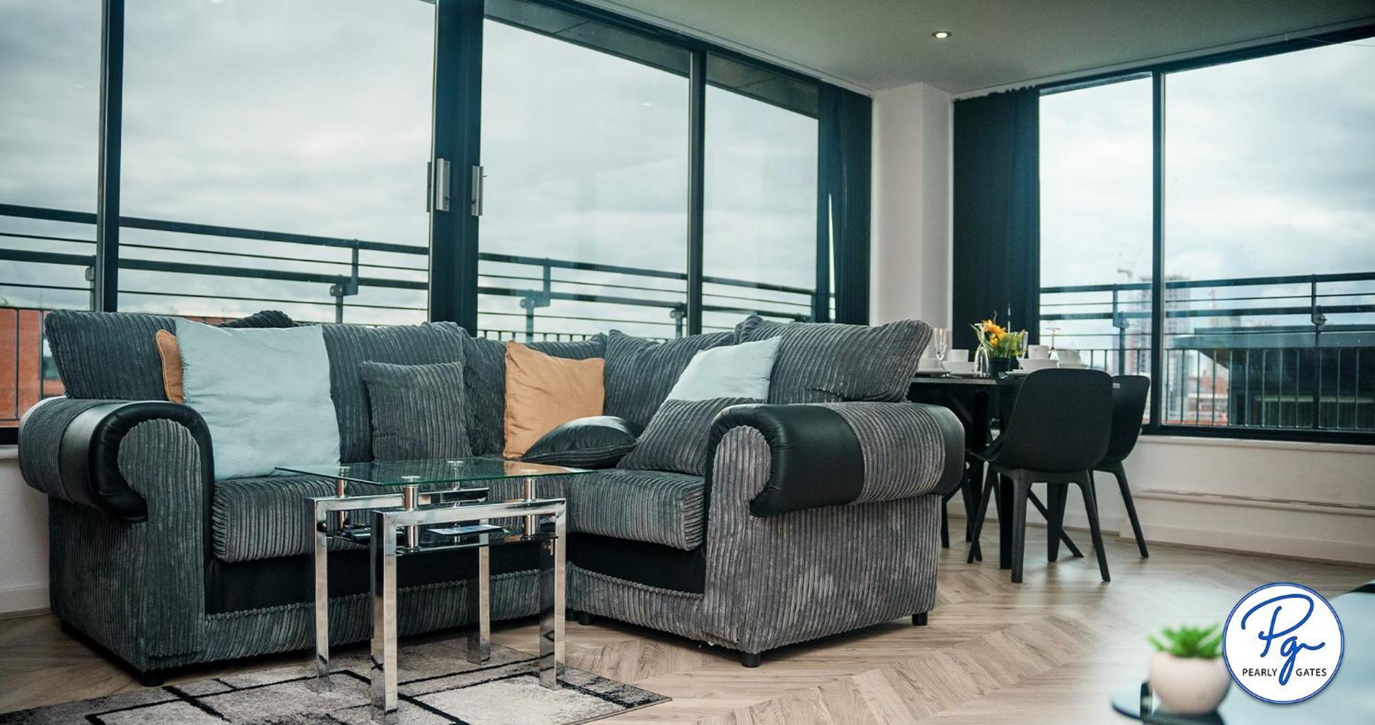 Penthouse - Amazing City Skyline Views - Free Parking - Balcony - Utilita Arena - New St Station - Bullring Shopping Birmingham Bagian luar foto