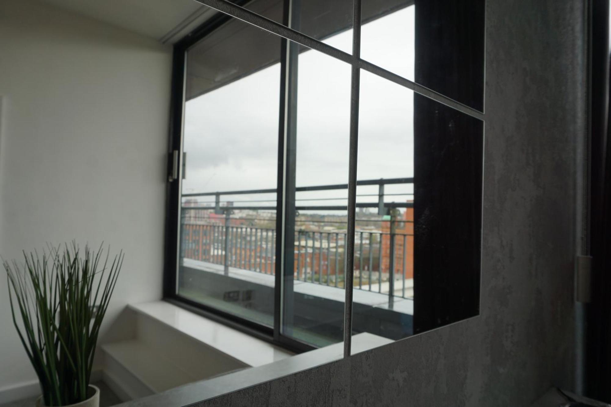 Penthouse - Amazing City Skyline Views - Free Parking - Balcony - Utilita Arena - New St Station - Bullring Shopping Birmingham Bagian luar foto