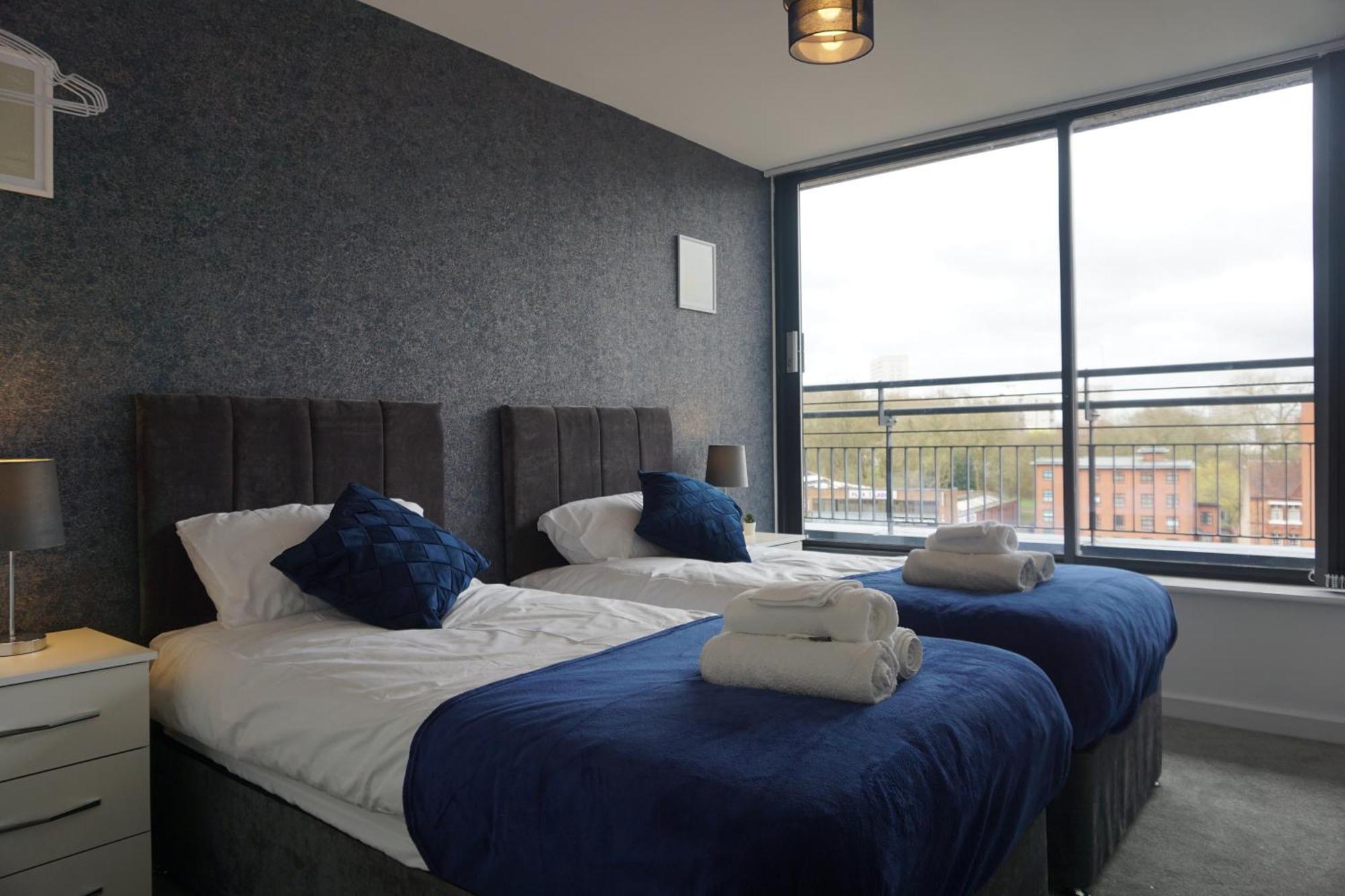 Penthouse - Amazing City Skyline Views - Free Parking - Balcony - Utilita Arena - New St Station - Bullring Shopping Birmingham Bagian luar foto