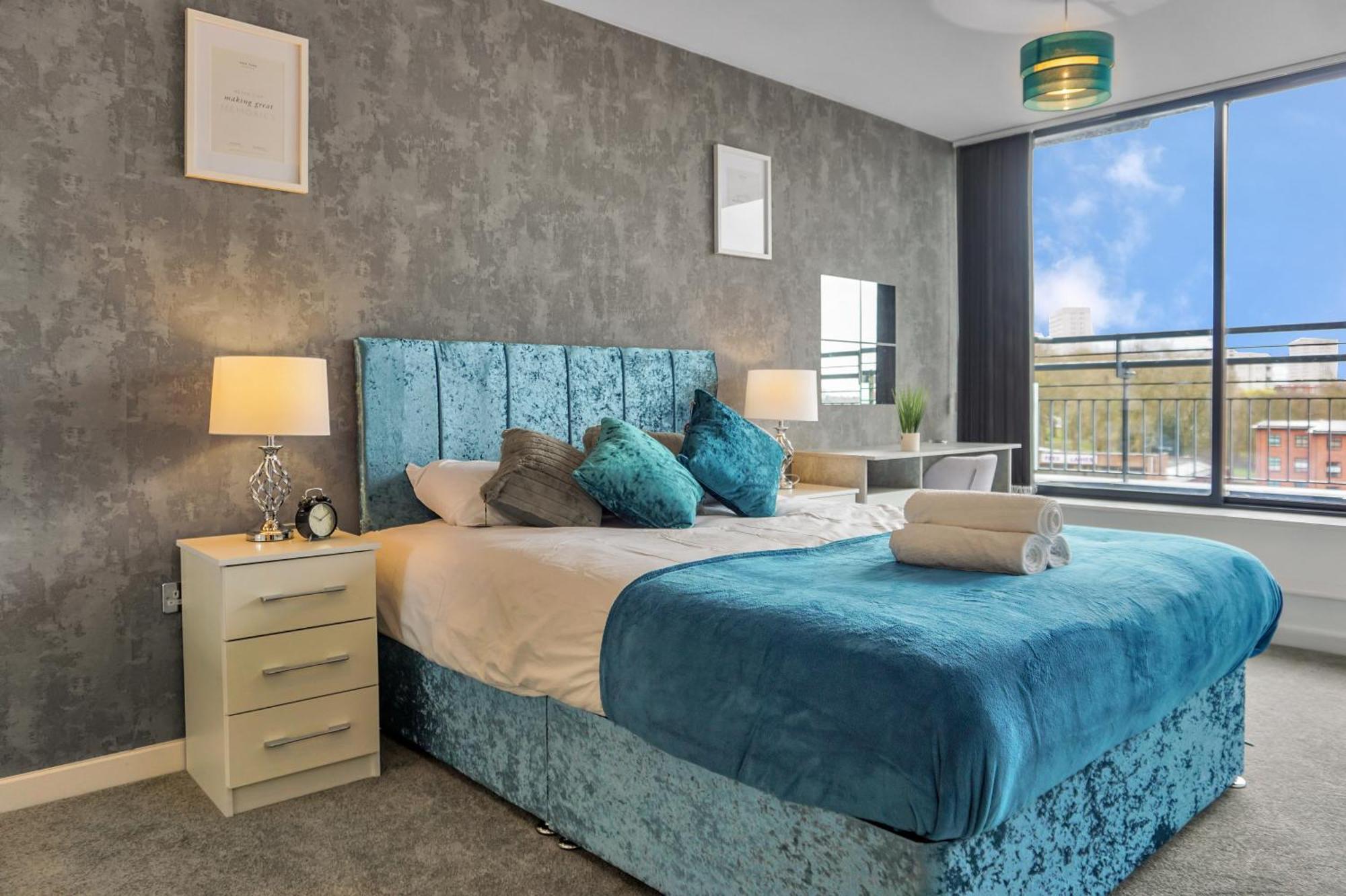 Penthouse - Amazing City Skyline Views - Free Parking - Balcony - Utilita Arena - New St Station - Bullring Shopping Birmingham Bagian luar foto