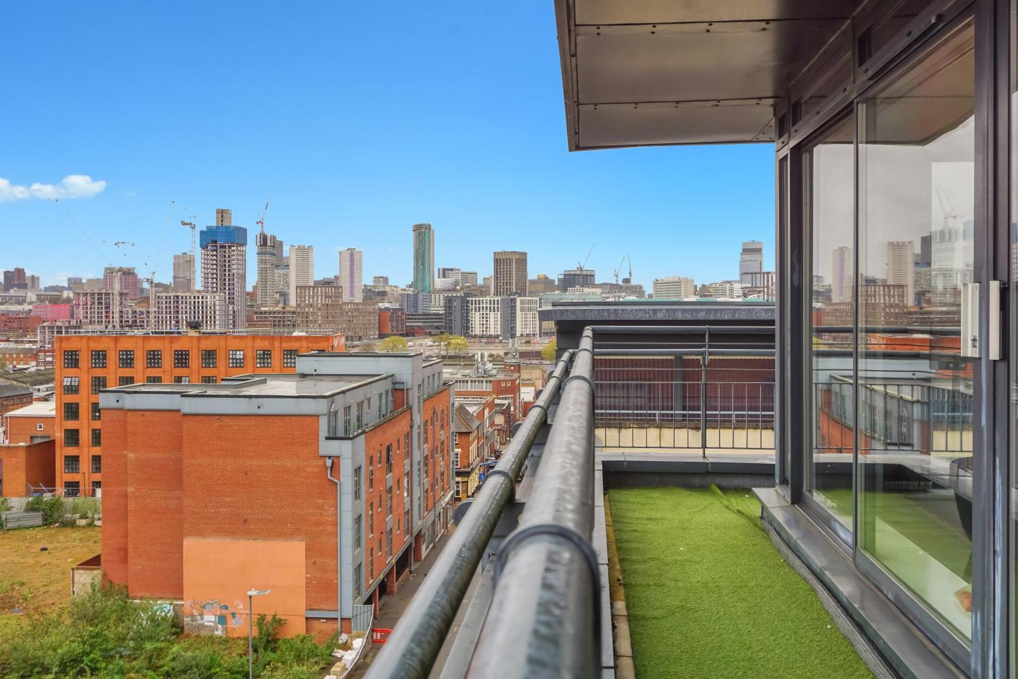 Penthouse - Amazing City Skyline Views - Free Parking - Balcony - Utilita Arena - New St Station - Bullring Shopping Birmingham Bagian luar foto